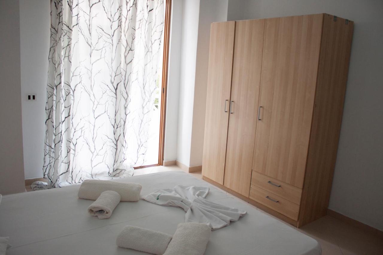 Villa 151 Sarande Bagian luar foto