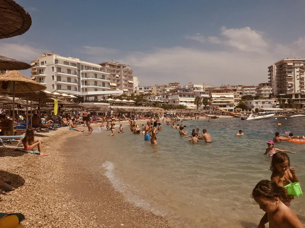 Villa 151 Sarande Bagian luar foto